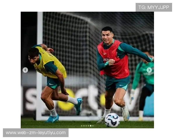 C罗被拍到在凌晨为队友做康复训练，团队责任感展露