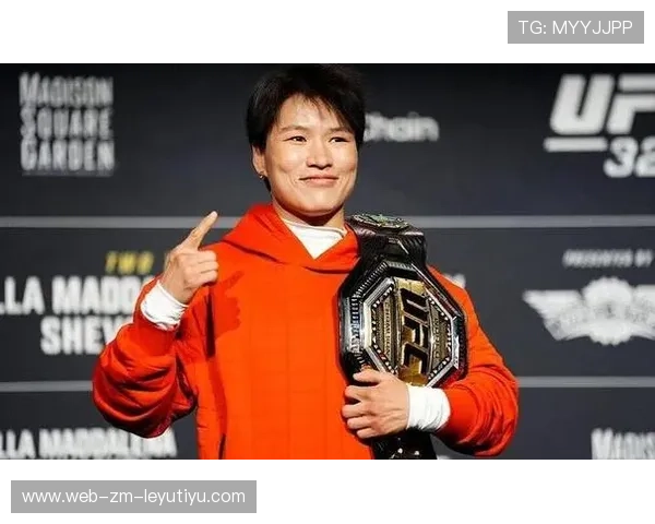 UFC 重击震碎对手护齿，裁判吓得急停比赛