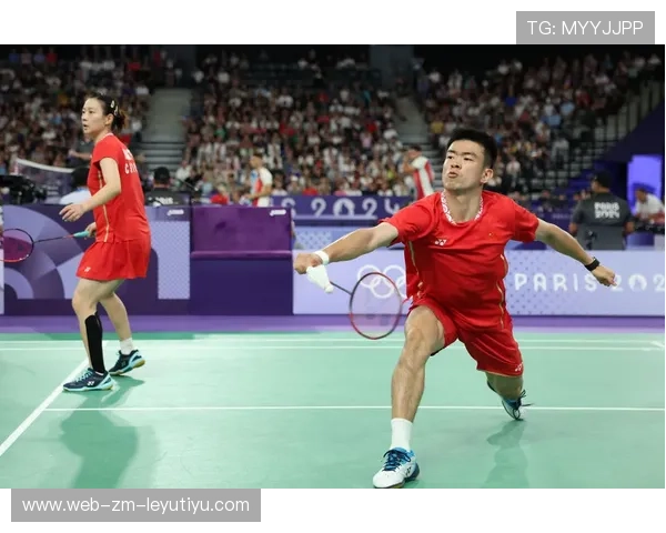 “简阳文体中心：羽毛球赛场上演世界级选手的快速激战”